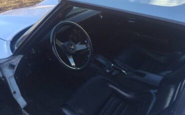Chevrolet-Corvette-1979-3