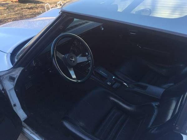 Chevrolet-Corvette-1979-3