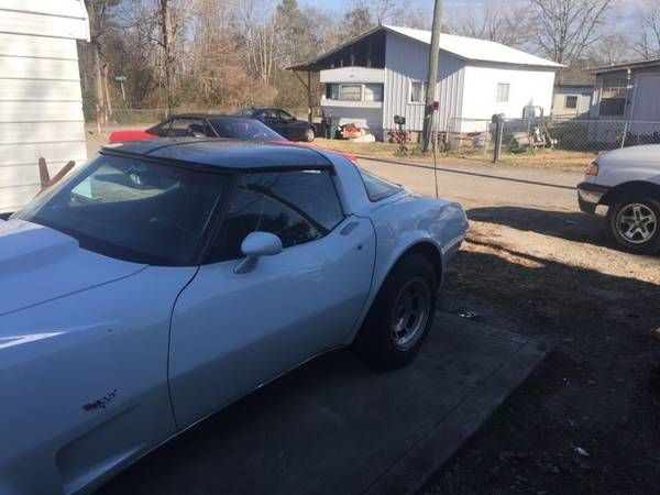 Chevrolet-Corvette-1979-4