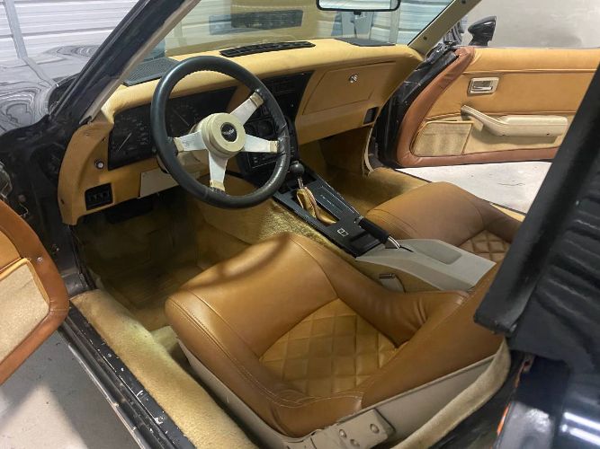 Chevrolet-Corvette-1979-4