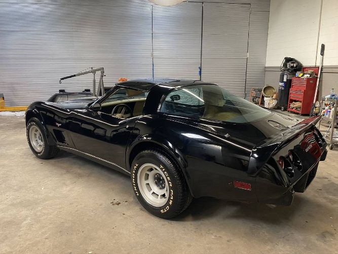 Chevrolet-Corvette-1979-9