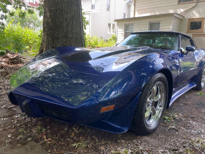 Chevrolet-Corvette-1979-Blue-2