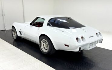 Chevrolet-Corvette-1979-Classic-White-Medium-Red-1