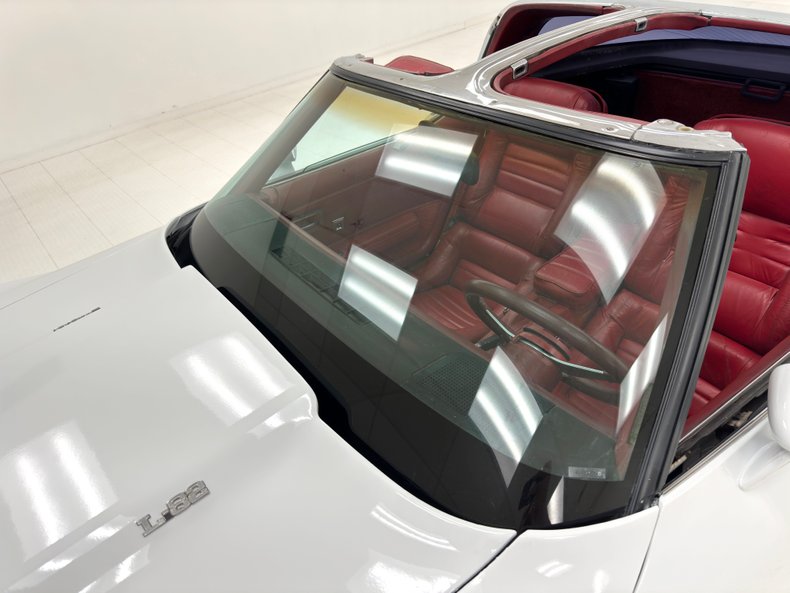 Chevrolet-Corvette-1979-Classic-White-Medium-Red-10