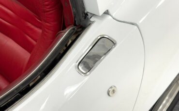 Chevrolet-Corvette-1979-Classic-White-Medium-Red-12