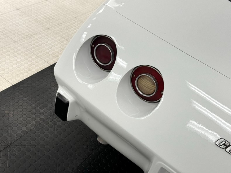 Chevrolet-Corvette-1979-Classic-White-Medium-Red-14