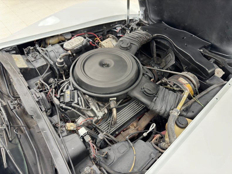 Chevrolet-Corvette-1979-Classic-White-Medium-Red-30