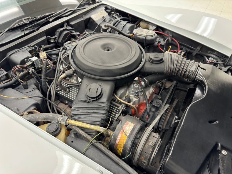 Chevrolet-Corvette-1979-Classic-White-Medium-Red-31
