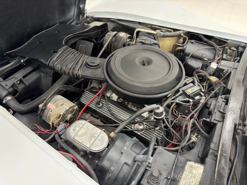 Chevrolet-Corvette-1979-Classic-White-Medium-Red-33