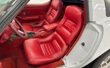 Chevrolet-Corvette-1979-Classic-White-Medium-Red-36
