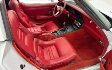 Chevrolet-Corvette-1979-Classic-White-Medium-Red-43