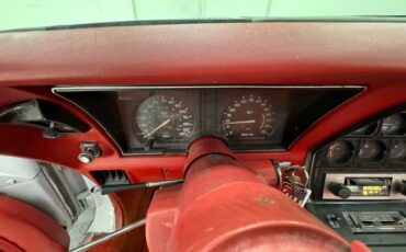 Chevrolet-Corvette-1979-Classic-White-Medium-Red-46
