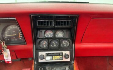Chevrolet-Corvette-1979-Classic-White-Medium-Red-48