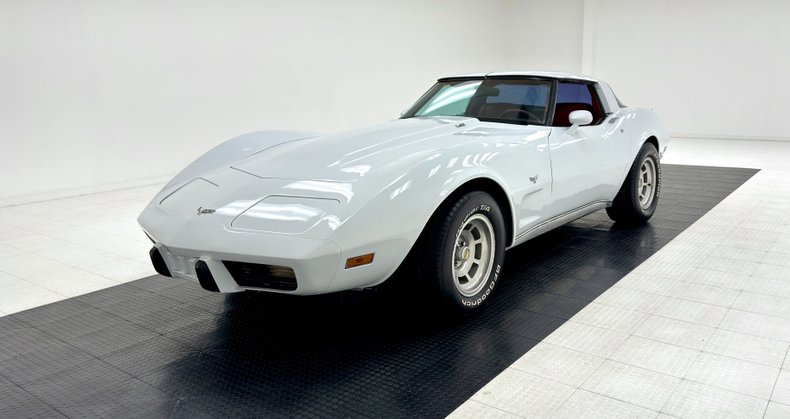 Chevrolet-Corvette-1979-Classic-White-Medium-Red-49