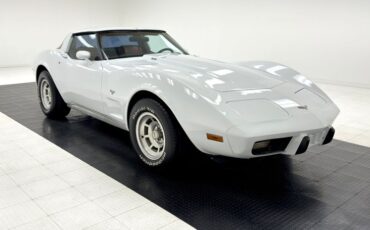 Chevrolet-Corvette-1979-Classic-White-Medium-Red-5