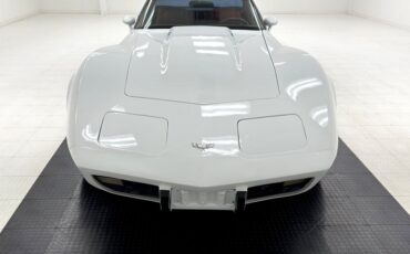 Chevrolet-Corvette-1979-Classic-White-Medium-Red-6