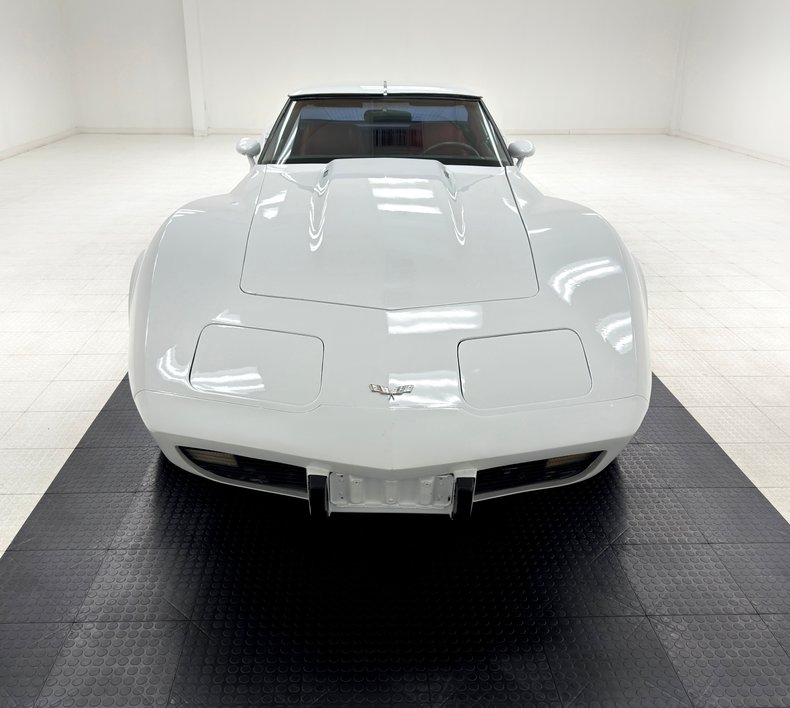 Chevrolet-Corvette-1979-Classic-White-Medium-Red-6