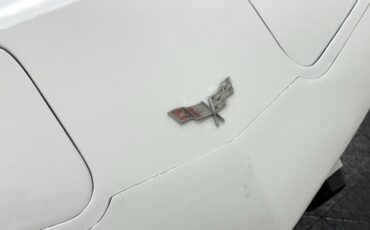 Chevrolet-Corvette-1979-Classic-White-Medium-Red-7