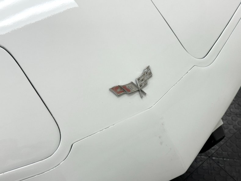 Chevrolet-Corvette-1979-Classic-White-Medium-Red-7