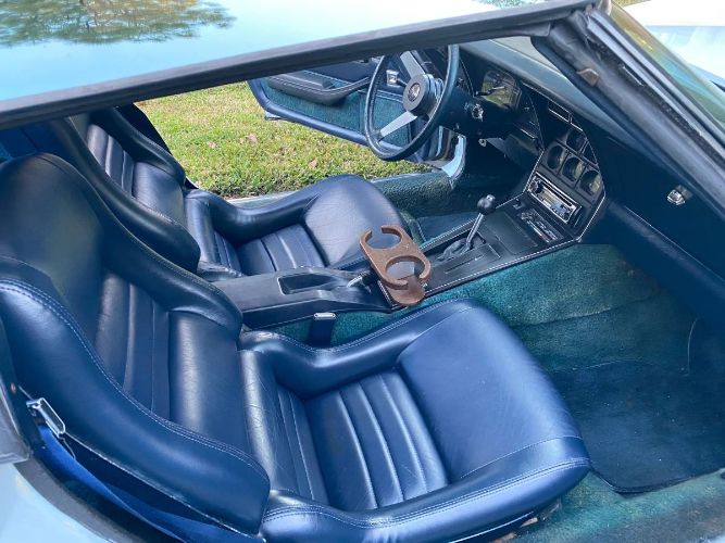 Chevrolet-Corvette-1979-Frost-Blue-Blue-Leather-11