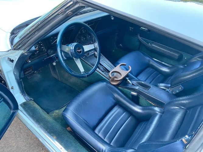 Chevrolet-Corvette-1979-Frost-Blue-Blue-Leather-17