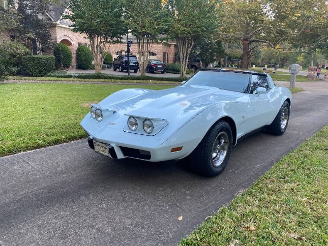 Chevrolet-Corvette-1979-Frost-Blue-Blue-Leather-7