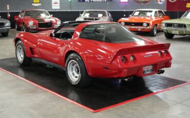 Chevrolet-Corvette-1979-Red-Black-32