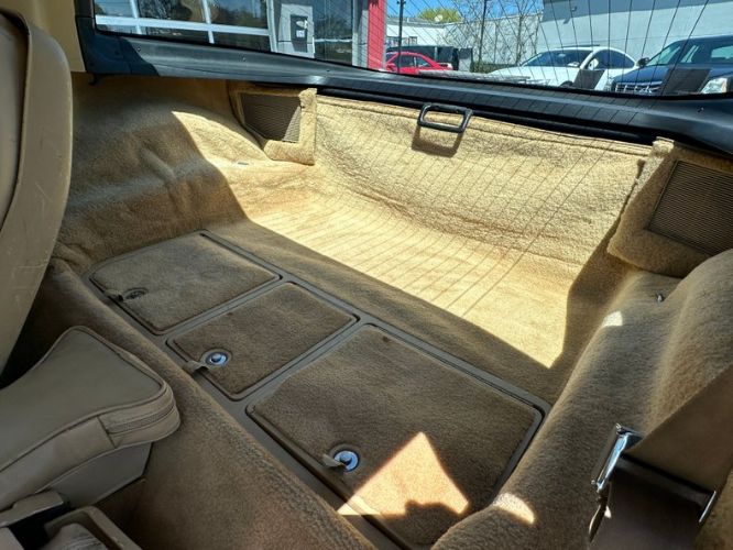 Chevrolet-Corvette-1979-Red-Leather-17