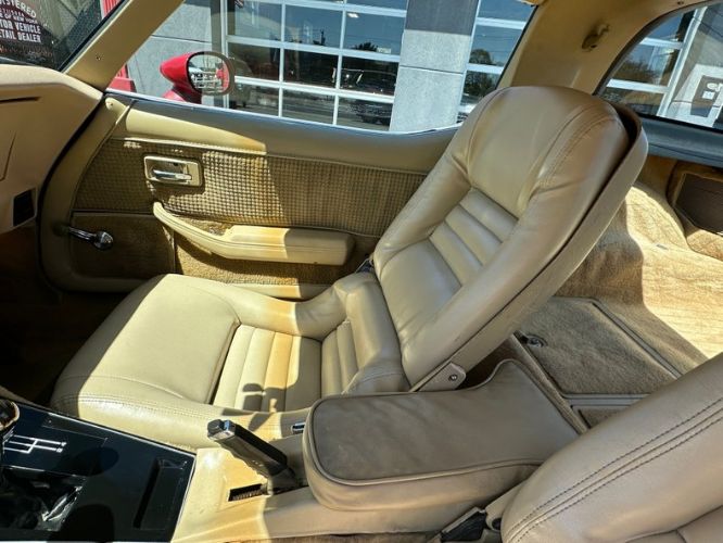 Chevrolet-Corvette-1979-Red-Leather-18
