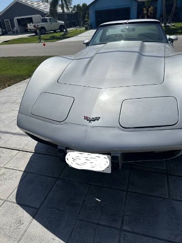 Chevrolet-Corvette-1979-Silver-2