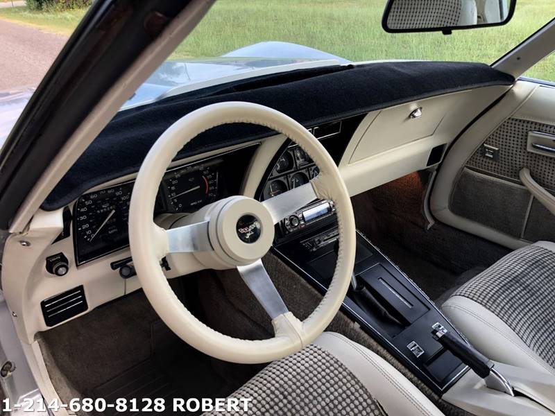 Chevrolet-Corvette-1979-Silver-Beige-21