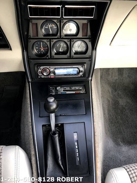 Chevrolet-Corvette-1979-Silver-Beige-24