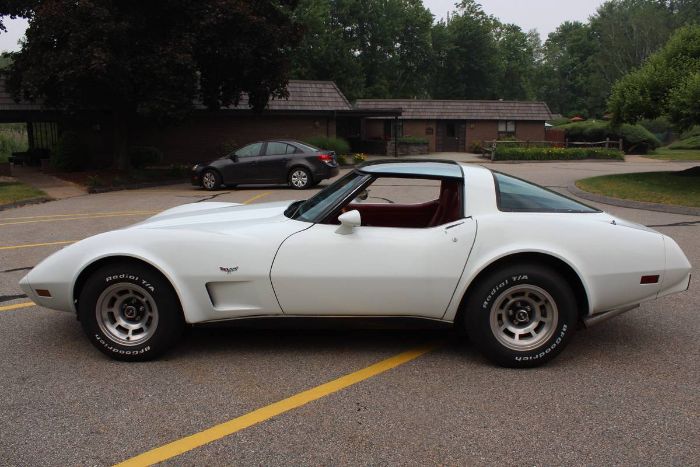 Chevrolet-Corvette-1979-White-16
