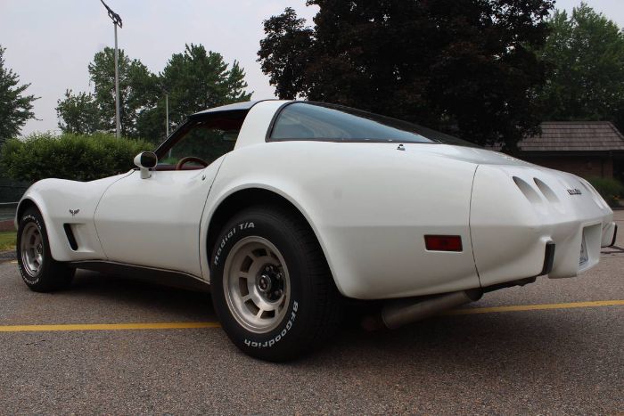 Chevrolet-Corvette-1979-White-2
