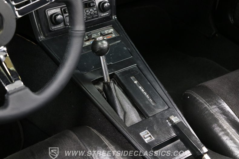 Chevrolet-Corvette-1979-White-Black-11