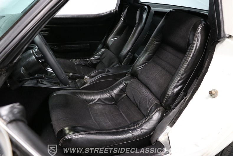 Chevrolet-Corvette-1979-White-Black-13