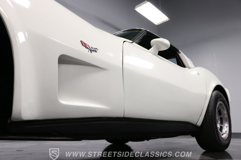 Chevrolet-Corvette-1979-White-Black-15