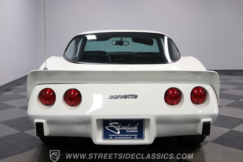 Chevrolet-Corvette-1979-White-Black-19