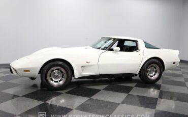 Chevrolet-Corvette-1979-White-Black-2