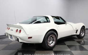 Chevrolet-Corvette-1979-White-Black-21