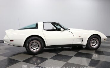 Chevrolet-Corvette-1979-White-Black-22