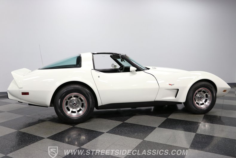 Chevrolet-Corvette-1979-White-Black-22