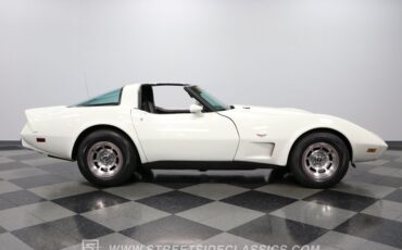 Chevrolet-Corvette-1979-White-Black-23