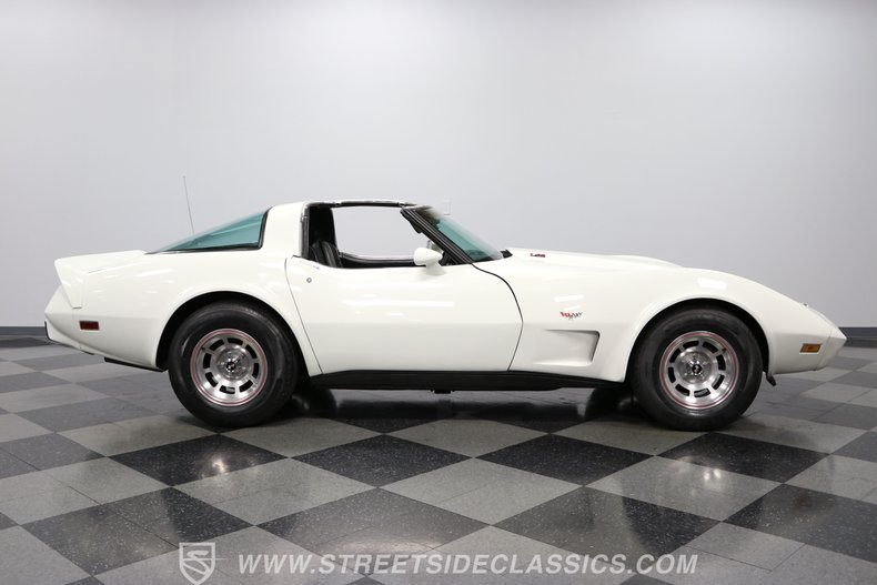 Chevrolet-Corvette-1979-White-Black-23