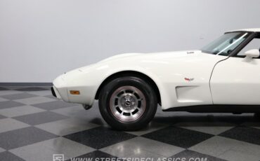 Chevrolet-Corvette-1979-White-Black-31