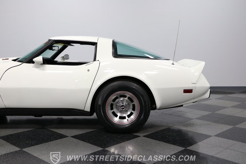 Chevrolet-Corvette-1979-White-Black-32