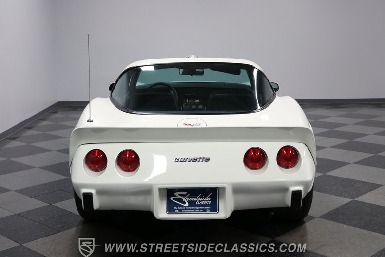 Chevrolet-Corvette-1979-White-Black-34