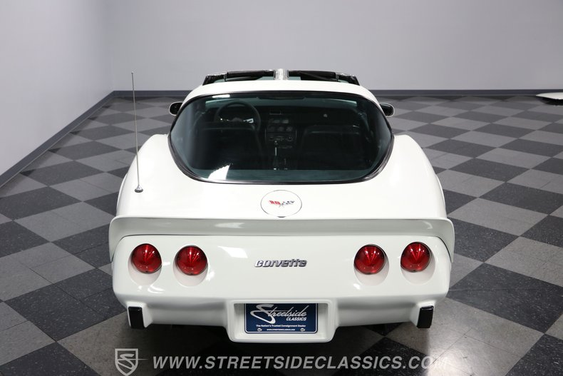 Chevrolet-Corvette-1979-White-Black-35