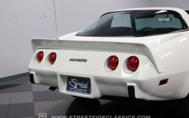 Chevrolet-Corvette-1979-White-Black-37