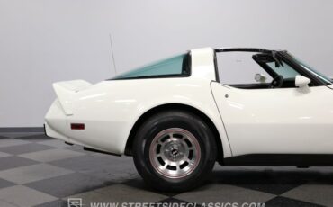 Chevrolet-Corvette-1979-White-Black-39